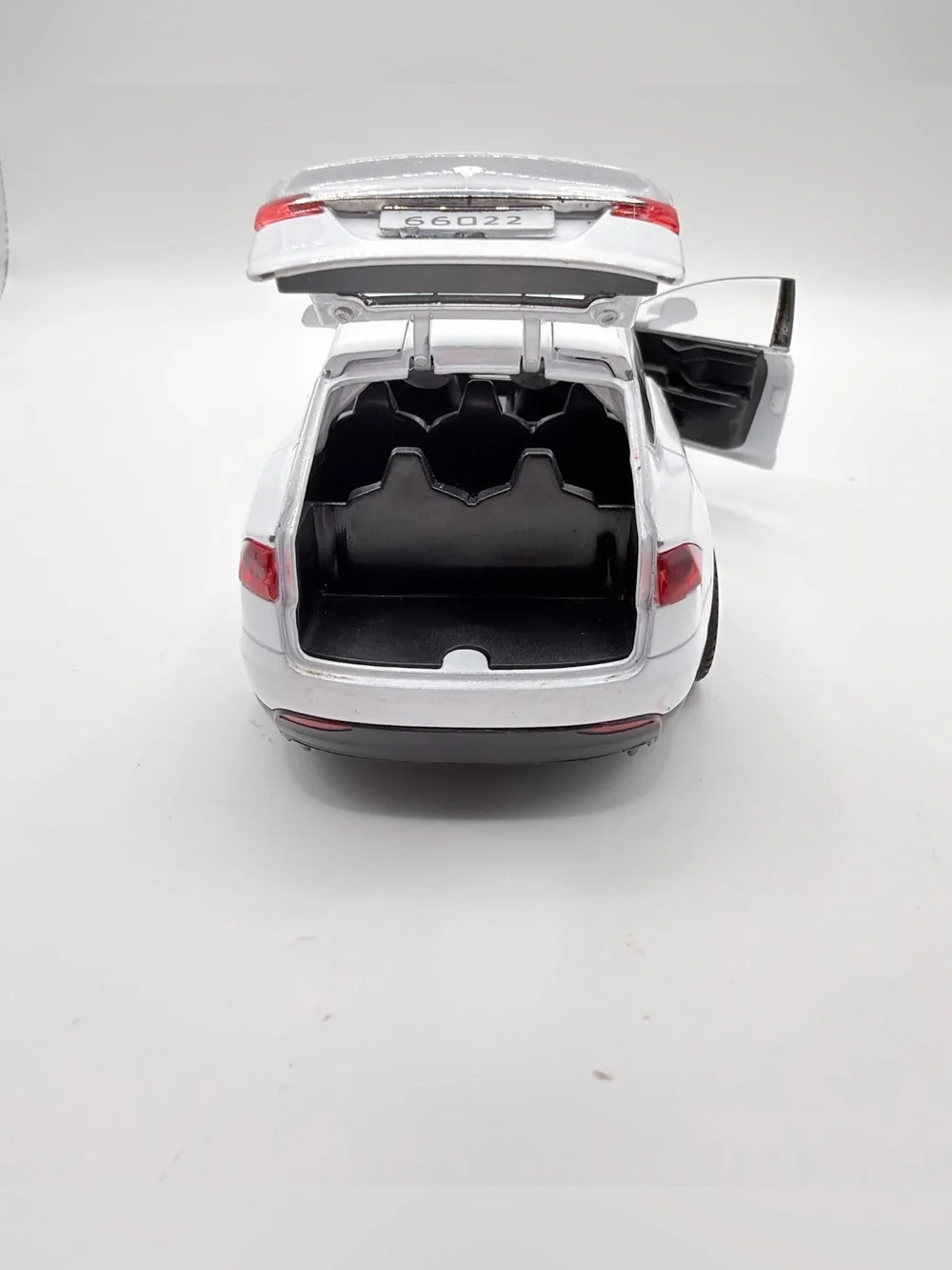 Tesla Model X 90D Diecast Toy Car White Opening Falcon Doors 1:32 Scale